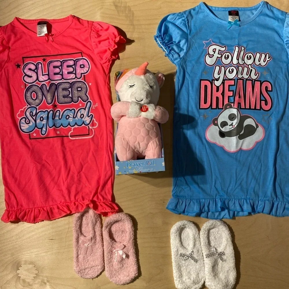 Girl’s Pajama Bundle with Plush size 8 (HU)